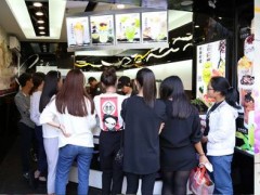 90后年輕人開飲品加盟店賺錢嗎?