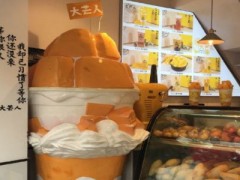 大芒人鮮果茶飲吧加盟怎么樣？最美轉(zhuǎn)角店人流量爆棚！