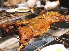 大家烤羊莊值得加盟創(chuàng)業(yè)嗎？不吃烤全羊的冬天是不完整的