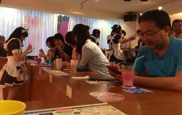 日本女仆咖啡店，還分“黑心店”和“正經(jīng)店”，不同價(jià)位不同服務(wù)