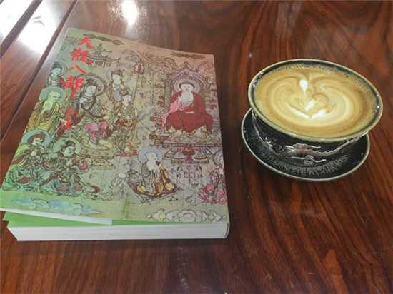 在這里可以邊閱讀金庸武俠小說，邊品嘗中國茶具泡的咖啡。