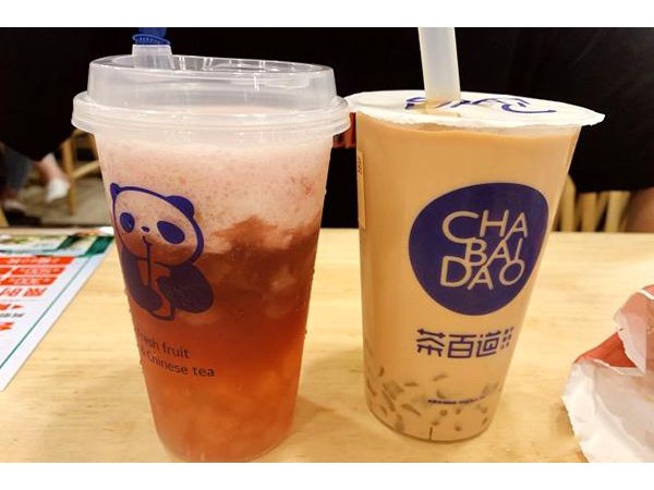 茶百道奶茶投資一個店多少錢，全國統(tǒng)一價只要.萬