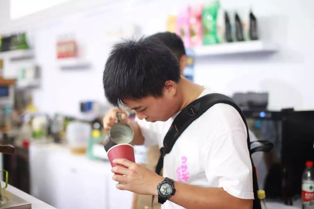 https://image.ipaiban.com/upload-ueditor-image-20191030-1572432384565012476.jpg