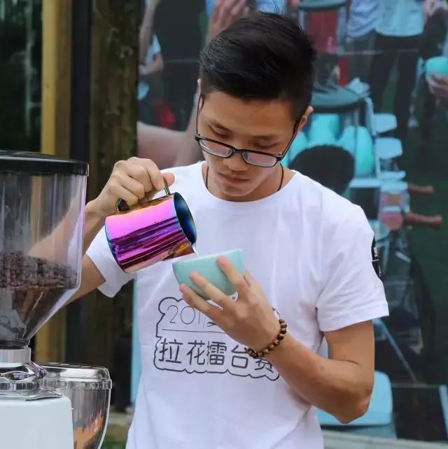 http://7xo6kd.com1.z0.glb.clouddn.com/upload-ueditor-image-20170627-1498532527806020009.jpg