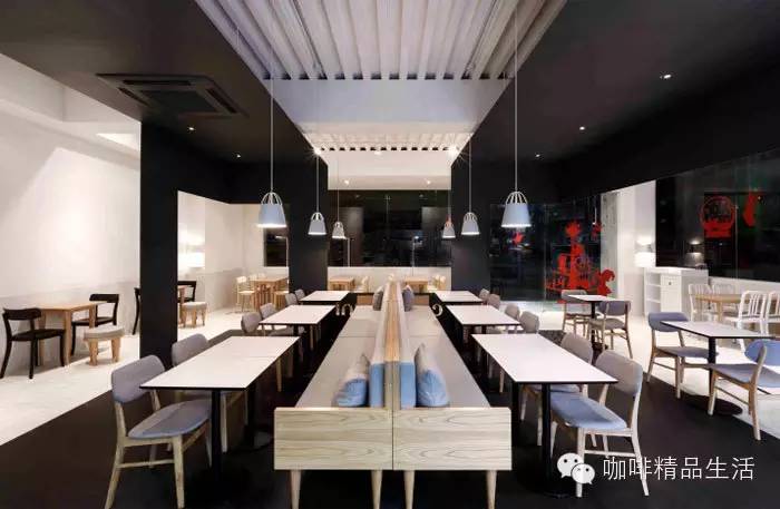 黑白的優(yōu)雅空間:首爾Coco Bruni咖啡店