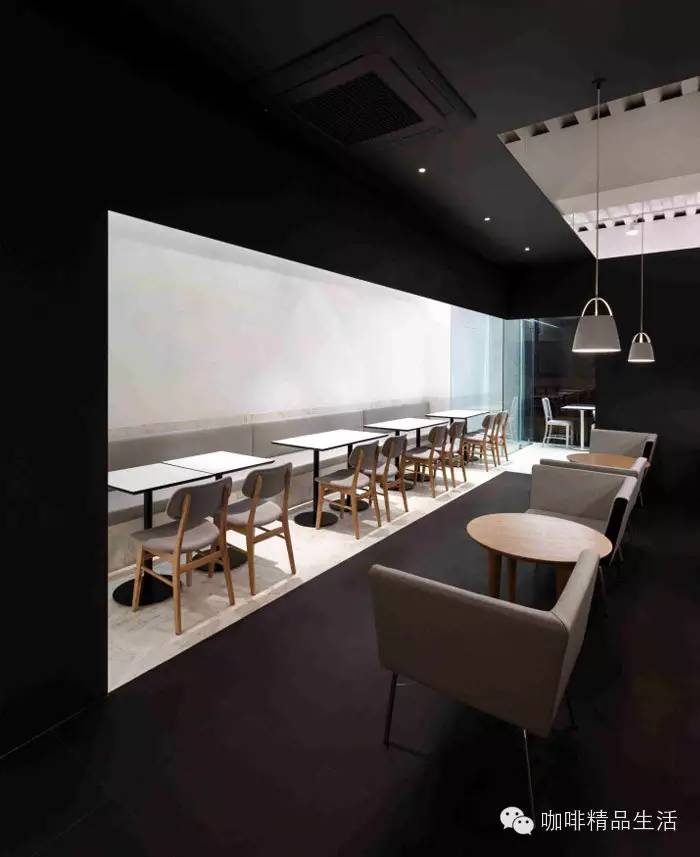黑白的優(yōu)雅空間:首爾Coco Bruni咖啡店