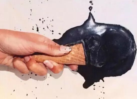 紐約流行一種黑色冰激凌，猜猜它是什么味