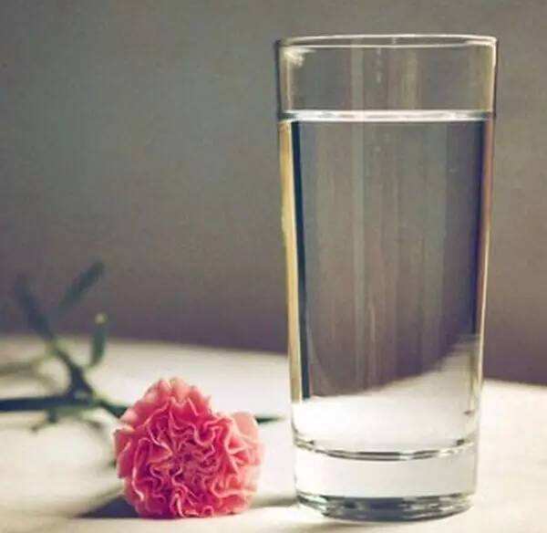 一杯水，讓一家原本生意興隆的店面最終關(guān)門