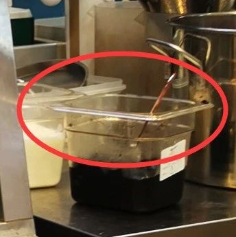 奶茶里喝出蒼蠅、訂書釘 這些異物究竟來(lái)自何方？