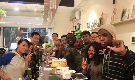 讓瀕臨倒閉的奶茶店起死回生，他怎么做到的？