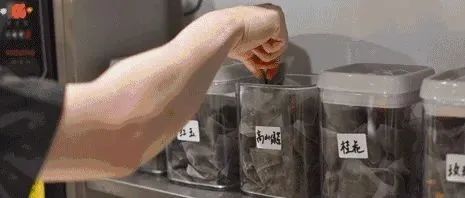 顧客為何要買你的奶茶？有“三只手”控制著他們