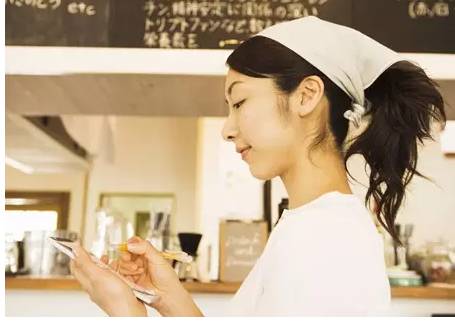 作為飲品店的服務(wù)員，如果你遇到這樣的顧客……