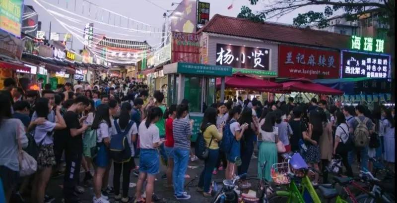 排隊(duì)把路都給堵了！這家店是如何做移動(dòng)互聯(lián)網(wǎng)營(yíng)銷(xiāo)的？