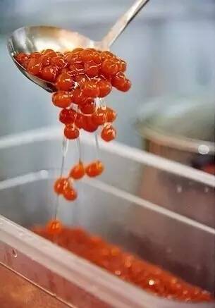 “辣椒珍珠奶茶”火紅色珍珠好吸睛，你敢喝嗎？