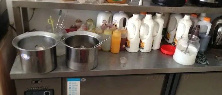抽查 家知名茶飲店   圖片曝光 個(gè)衛(wèi)生問(wèn)題