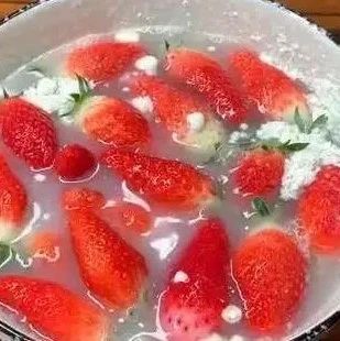 草莓飲品正當(dāng)時，奶茶店如何清洗草莓減少農(nóng)殘