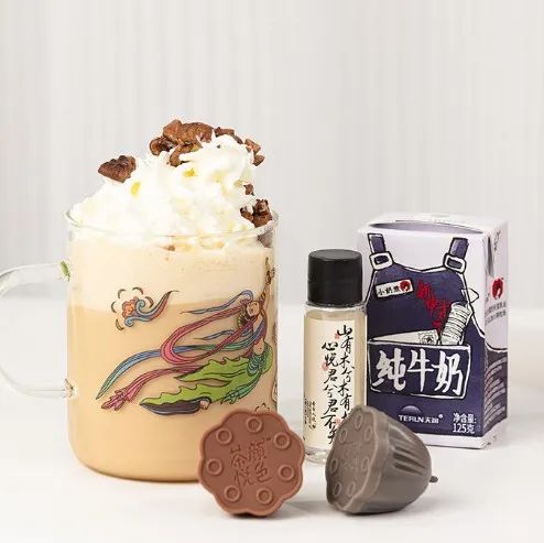 茶顏悅色上新.版預(yù)包裝奶茶 自帶噴射奶油