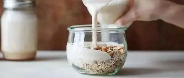 知名奶茶店在飲品中加自來(lái)水售賣？ 網(wǎng)友：誤會(huì)有點(diǎn)大
