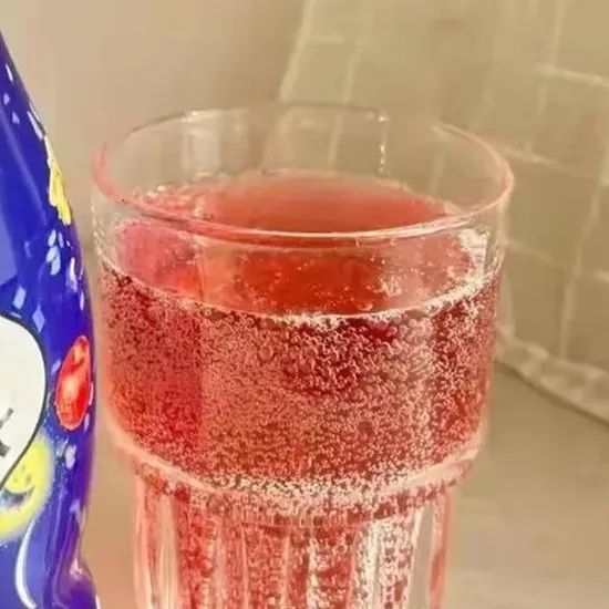 種配料！這杯飲品一口能喝下半個(gè)元素周期表
