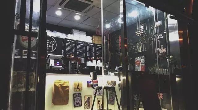 誰(shuí)說(shuō)茶飲玩情調(diào)不能大把賺錢？秘訣全在這里！