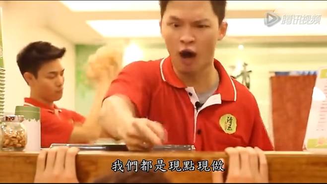 【視頻】笑尿了！你遇到這樣的奶茶店主，你會(huì)怎么辦？
