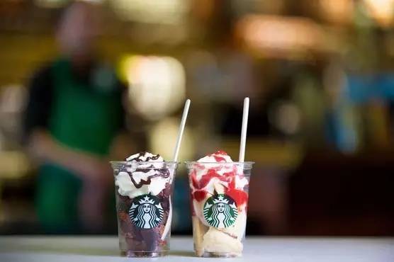 為了在下午 點(diǎn)后吸引客人，星巴克推出了落日系列