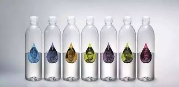 一家礦泉水公司靠賣半瓶水，銷售額居然提升了 %？