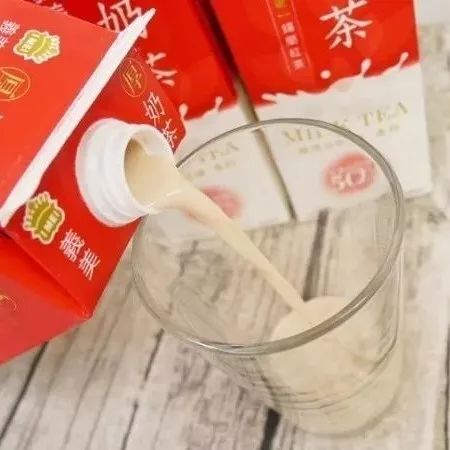 這位臺灣藝人把種奶茶混在一起，結果是……