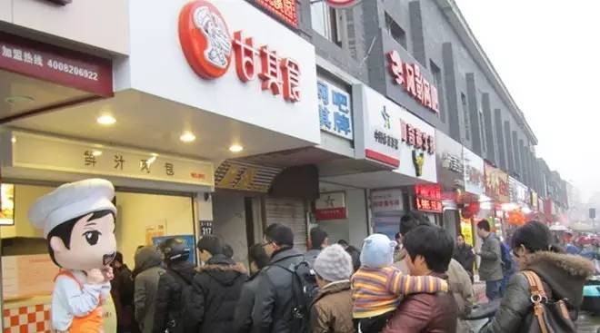 今天不談飲品，談?wù)勥@家包子鋪是如何顛覆行業(yè)定位的