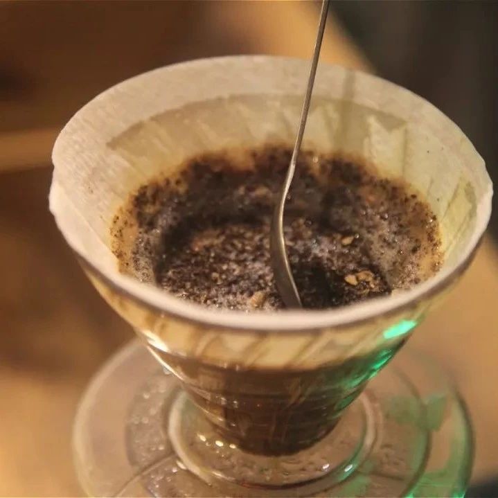 日常沖煮 | 看粉渣和粉床形狀，判斷萃取咖啡情況