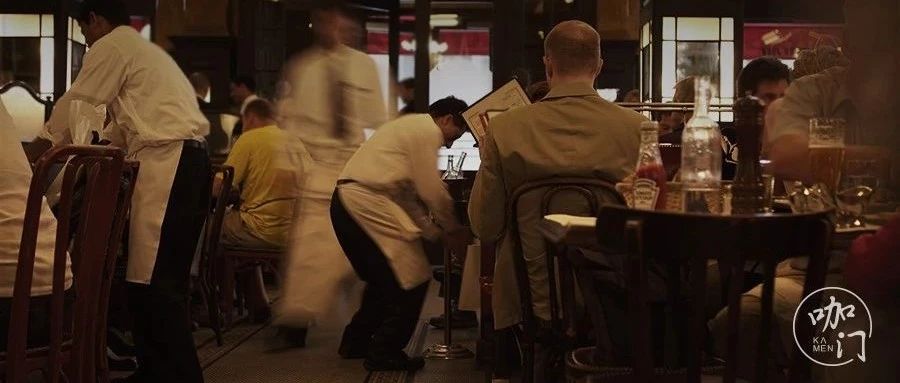 學(xué)海底撈激勵(lì)員工的服務(wù)熱情？結(jié)果連桌子都沒人收了！