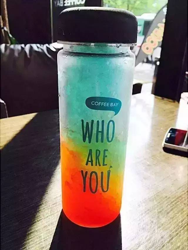 一杯飲品四個(gè)包裝，高顏值“夢(mèng)幻彩虹冰沙＂爆紅網(wǎng)絡(luò)！