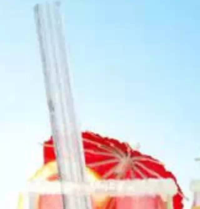 門(mén)店創(chuàng)意用新招，冰做吸管，清涼到嘴