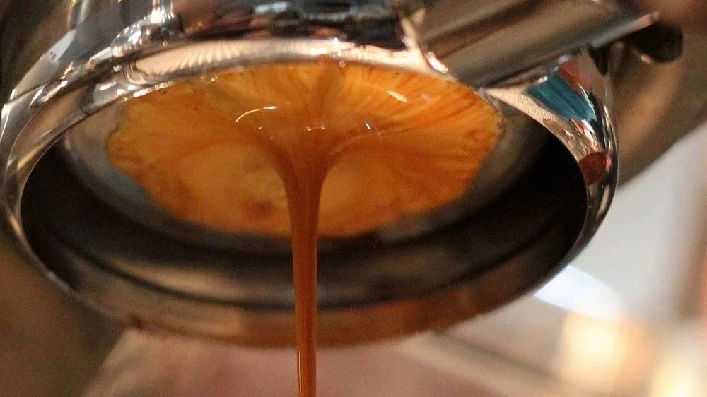 咖啡師上班第一件事要干啥？