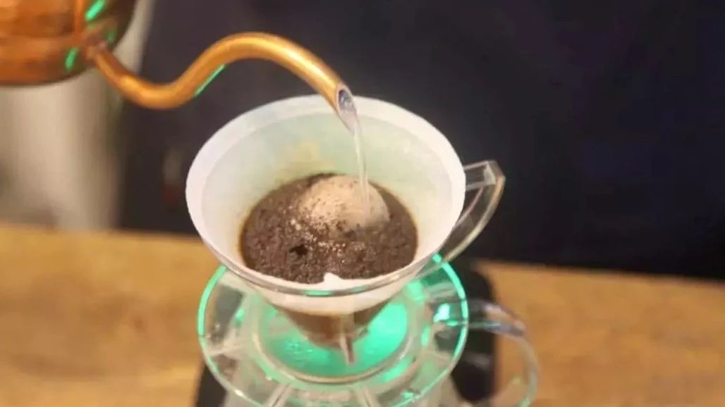 【前街教你沖咖啡】手沖篇-悶蒸和注水 | 如何控制悶蒸時間、水流水量和注水高度？