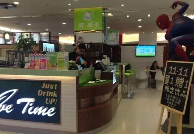 小型飲品店搶占大型購物中心是作死嗎？