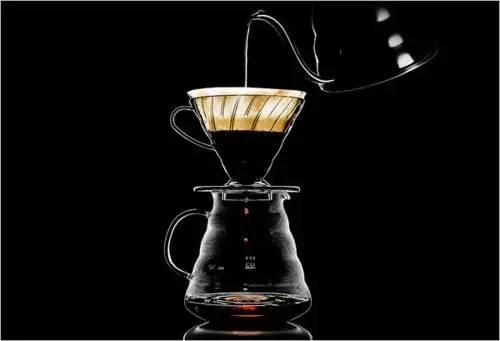 星巴克教訓(xùn)：遠(yuǎn)離了顧客，再精品的咖啡也成泔水！