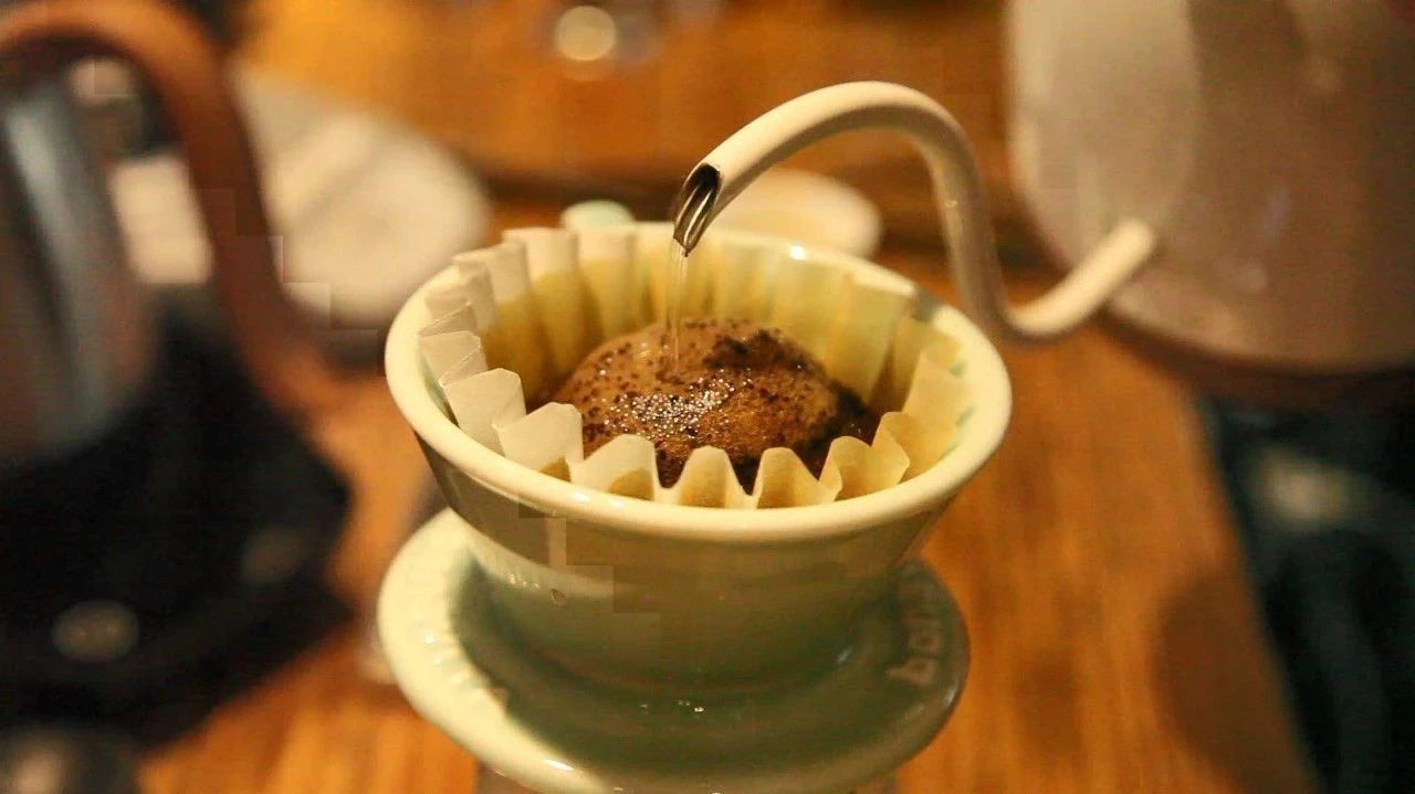 美女大學(xué)生如何普及精品咖啡？