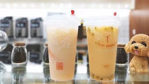 奶茶界多年“龍?zhí)住碑a(chǎn)品悄然走紅，暗藏下一個(gè)飲品新趨勢