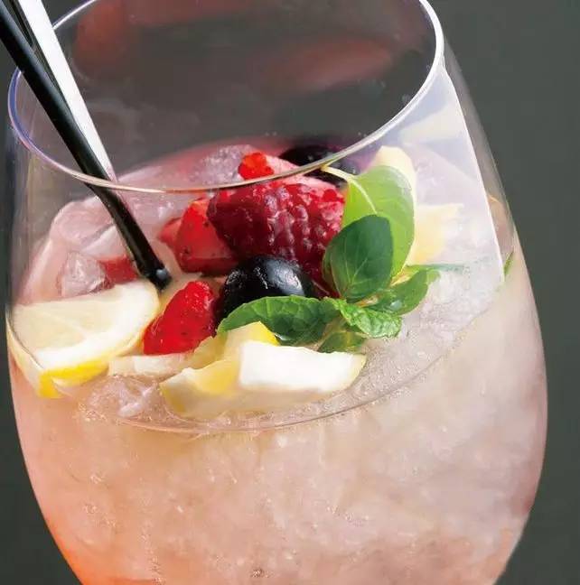 雞尾酒調(diào)調(diào)，兩款“水果桑格莉亞”做法分享