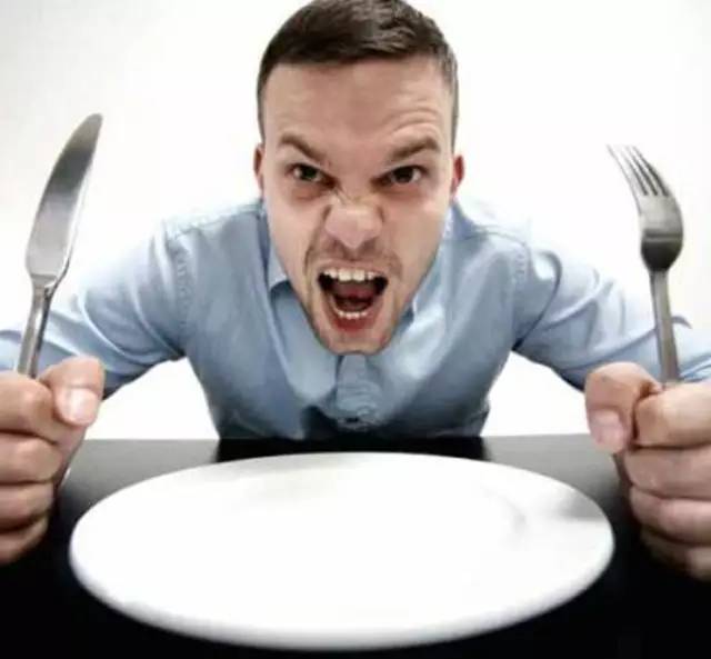 你家門(mén)可羅雀，別人家車水馬龍，喝杯飲料竟要等小時(shí)