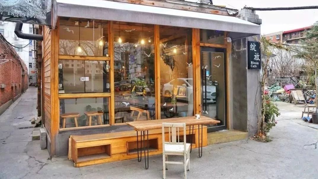 開(kāi)業(yè)第個(gè)月就盈利，這家咖啡館抓住了一個(gè)選址秘訣——靠近地鐵口！