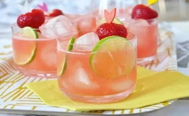 花甲老人和他的臺灣飲品店