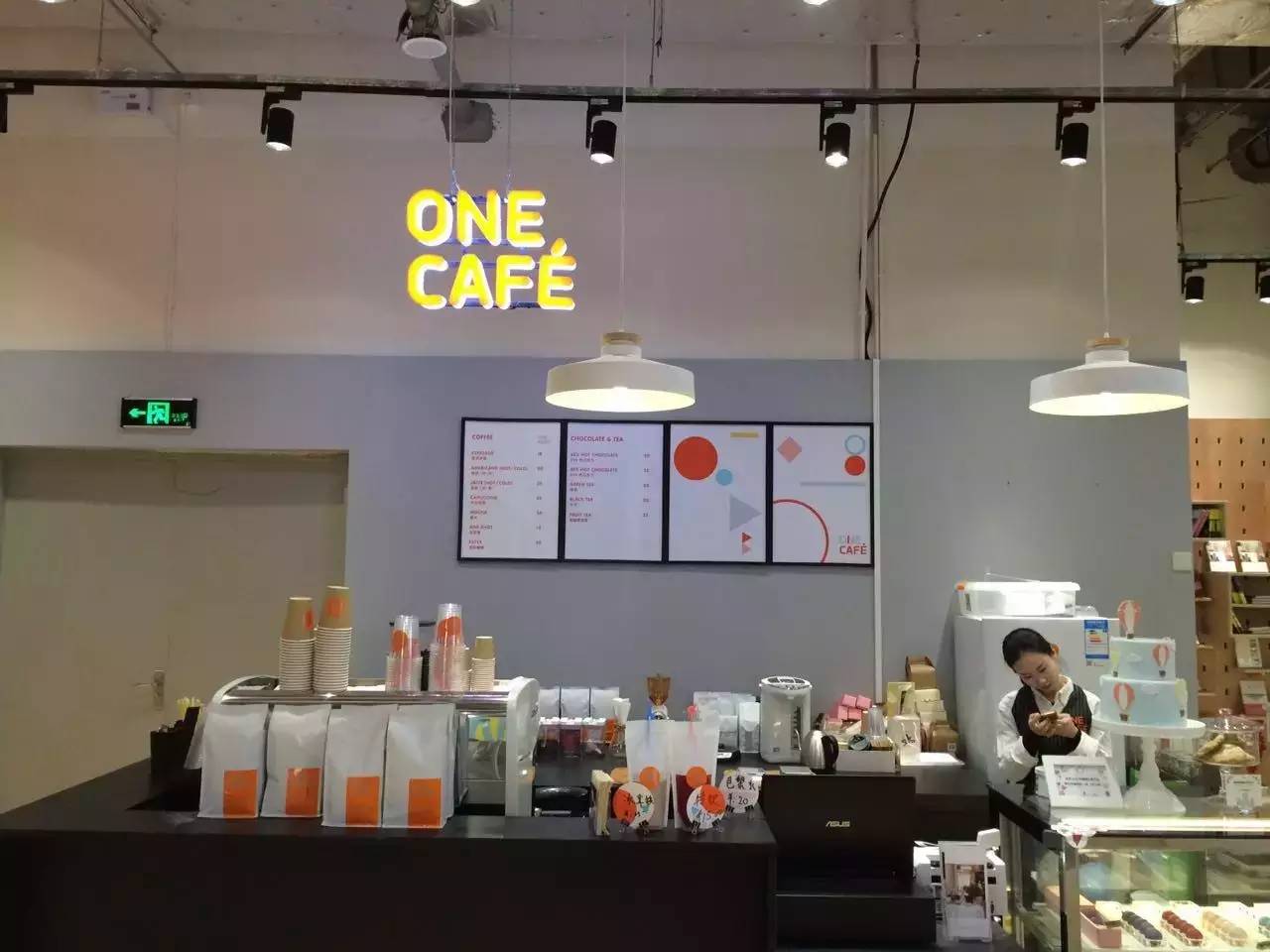 韓寒的ONE Café：一個(gè)“不設(shè)桌椅、動(dòng)輒關(guān)店”的非典型咖啡館能走多遠(yuǎn)？