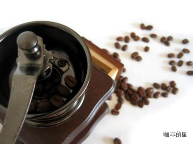 咖啡新手入門(mén)  選擇手搖磨還是電動(dòng)磨？