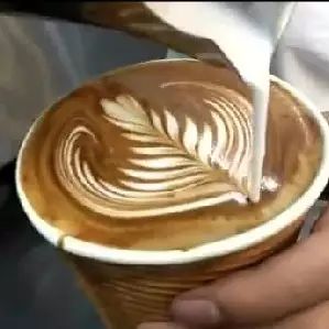 最近流行外帶杯拉花