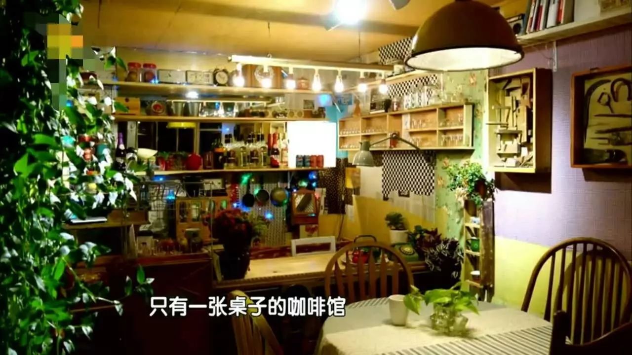 他用 天爆改平米小屋成咖啡館，因?yàn)閻?ài)情