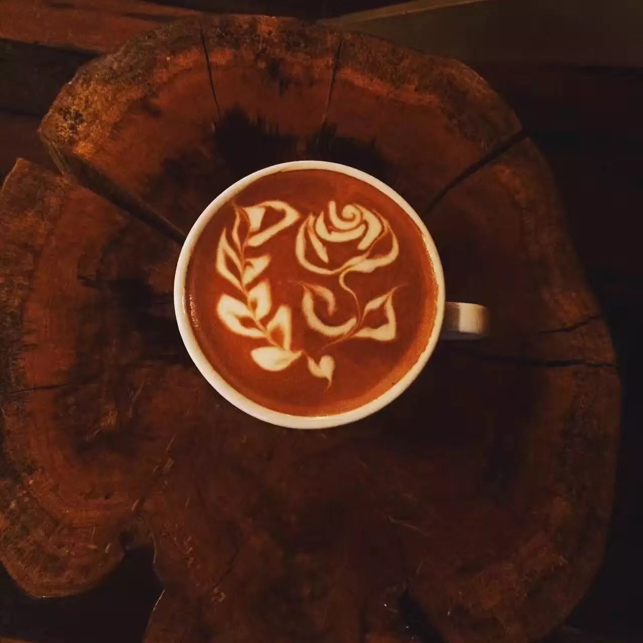 武漢除了熱干面，還有男神咖啡師 |  月日圍觀男神拉花賽