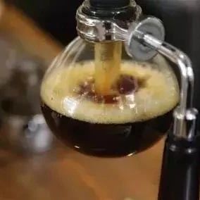 【沖煮對(duì)比】手沖咖啡和虹吸咖啡哪個(gè)更好喝？