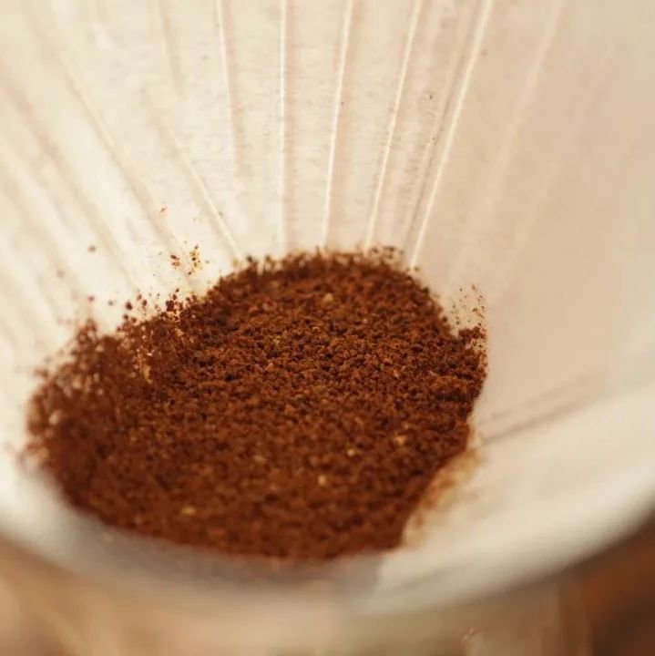 咖啡師養(yǎng)成記 | 手沖咖啡的悶蒸步驟重要嗎？悶蒸的水量會對咖啡萃取有影響嗎？